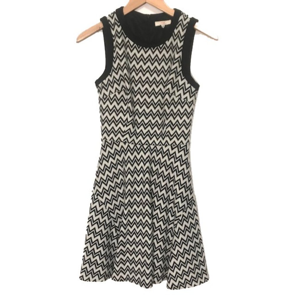 Trina Turk NWT Sleeveless Chevron Dress Sz P